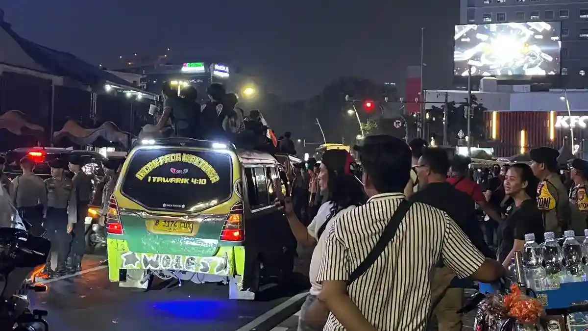 Aksi di Tugu Tani Usai, Massa Tinggalkan Spanduk Lima Tuntutan Aksi di Tugu Tani Usai, Massa Tinggalkan Spanduk Lima Tuntutan