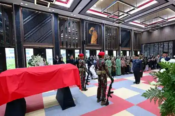 Penghormatan Terakhir Prabowo untuk Subagyo Hadi Siswoyo di Mabesad