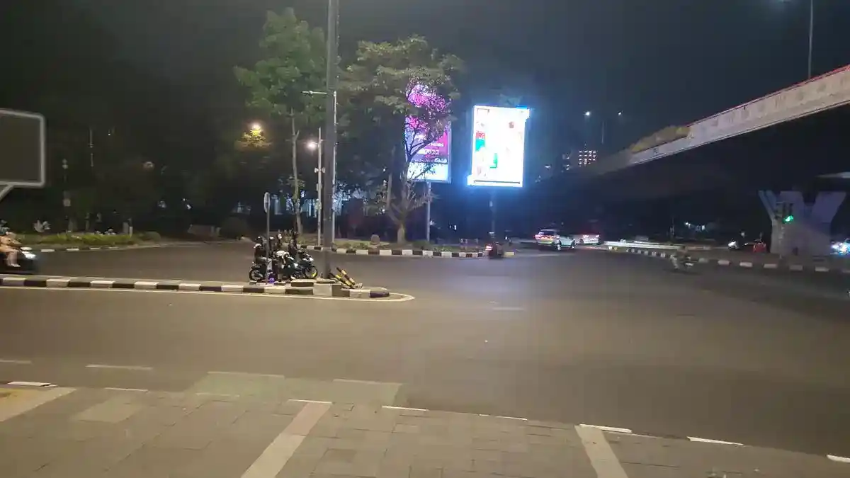 Kericuhan di Simpang Dago: Truk Dalmas Dibakar, Tiga Polisi Terluka Kericuhan di Simpang Dago: Truk Dalmas Dibakar, Tiga Polisi Terluka