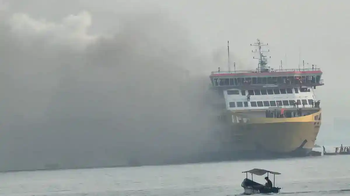 KMP Batumandi Terbakar Saat Hendak Sandar di Merak, Penumpang dan Kru Selamat