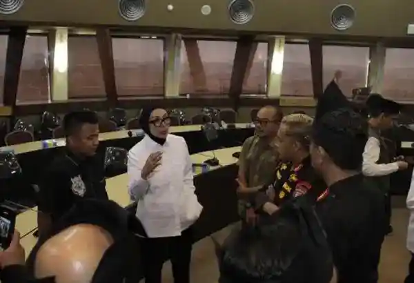 Dewi Juliani Minta Penyebab Antrean BBM di Riau Ditelusuri