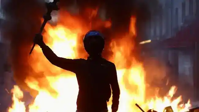 Prancis Hadapi Kerusuhan: Jam Malam Diperpanjang dan Polisi Diperkuat