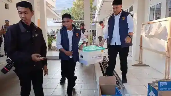 Dua Boks Dokumen Dibawa dari Kantor Wali Kota Gorontalo dalam Penyidikan Cagar Budaya