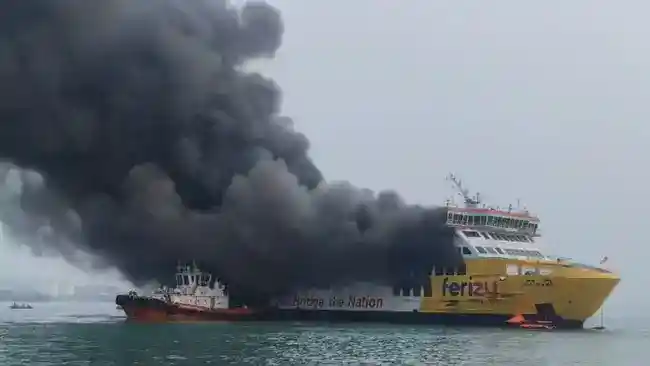Kebakaran KMP Batumandi di Perairan Merak, Seluruh Penumpang dan Awak Selamat Kebakaran KMP Batumandi di Perairan Merak, Seluruh Penumpang dan Awak Selamat