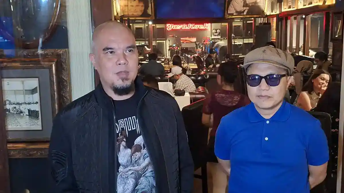 Ahmad Dhani dan Sandhy Sondoro Buka Malam Karaoke dengan Cerita Salah Sebut Nama