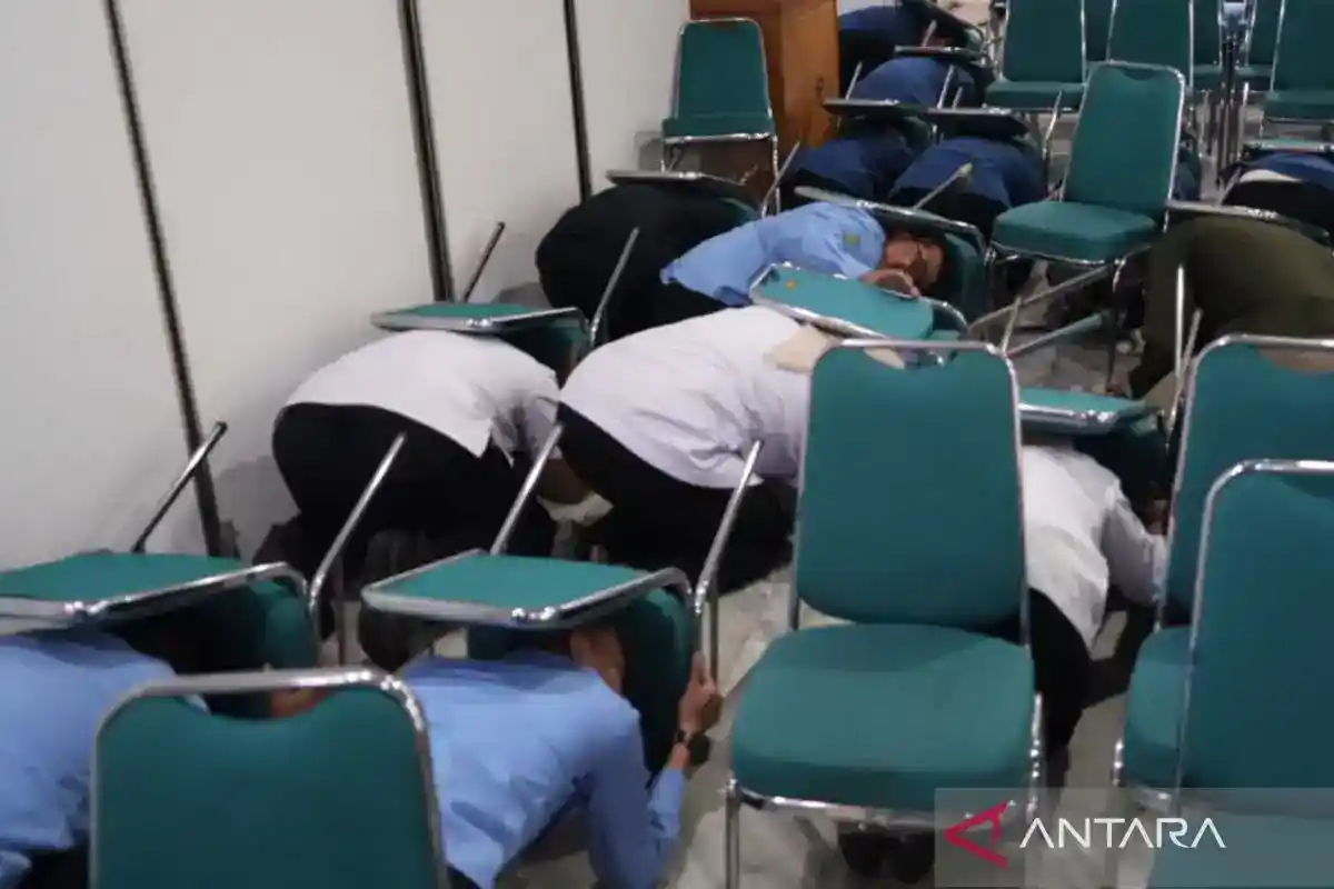 Latihan Evakuasi Gempa di Jakarta Timur Uji Kesiapan Petugas dan Pegawai