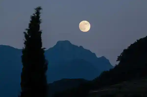 Purnama 26 Oktober dan Perigee Berpotensi Picu Rob di Pesisir Indonesia