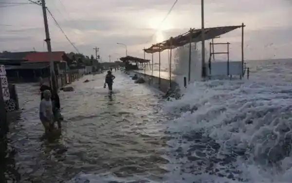 Peringatan Banjir Rob: Daftar Pesisir Jawa Barat dan Jawa Tengah yang Perlu