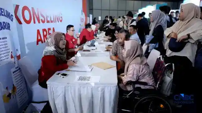 Antrean Panjang di Bursa Kerja, Pelamar Muda Belum Mendapat Kesempatan Wawancara