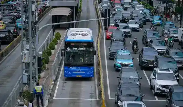 Pencari Kerja di Jakarta Bebas Tarif Transportasi Publik Mulai 2027