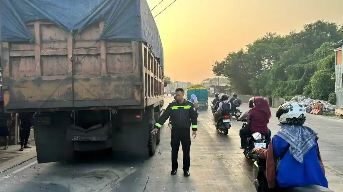 Pengendara Yamaha Mio Meninggal Setelah Menabrak Truk di Kragilan