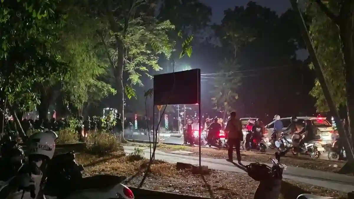 Kericuhan Usai Unjuk Rasa di Unhas, Motor Listrik Kampus Terbakar