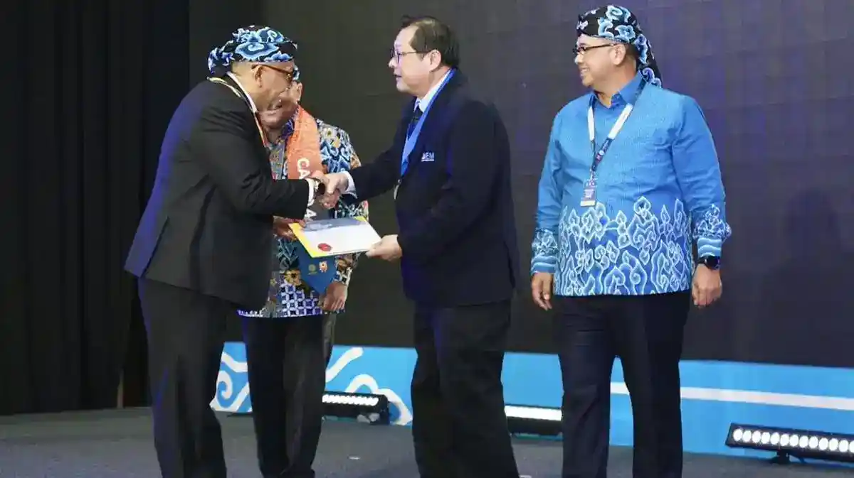 Afriansyah Noor Raih Pengakuan Insinyur Tingkat ASEAN