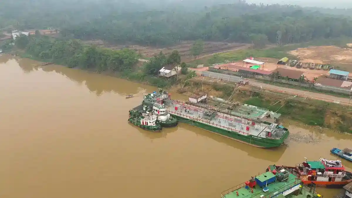Kapuas Surut Hambat Distribusi BBM, Pasokan Kalimantan Barat Dialihkan Kapuas Surut Hambat Distribusi BBM, Pasokan Kalimantan Barat Dialihkan