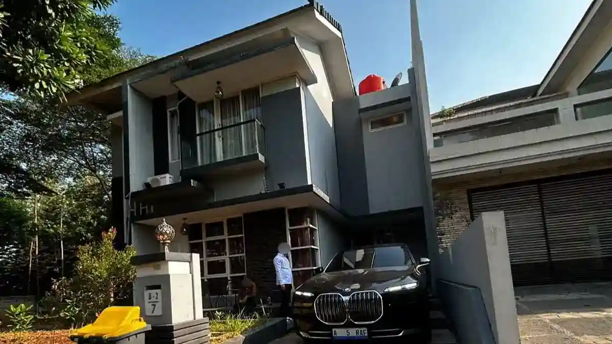 KPK Sita BMW Listrik Saat Geledah Rumah Ashraff Abu