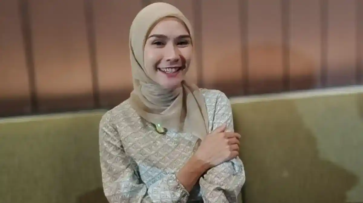 Temuan Botol Berbau Bensin di Lokasi Karhutla Membuat Zaskia Adya Mecca Geram