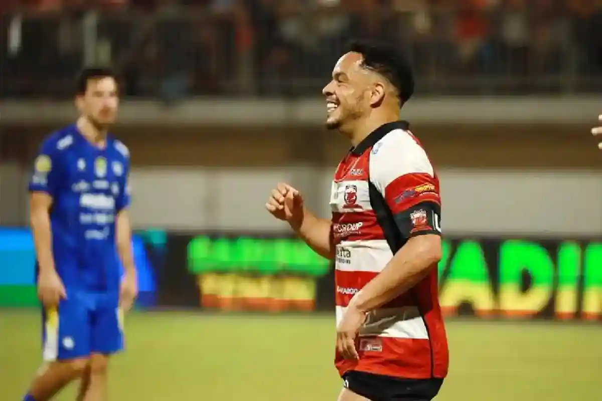 Madura United Bidik Poin Penuh di Kandang Persebaya, Berbekal Kenangan Menang 2-1