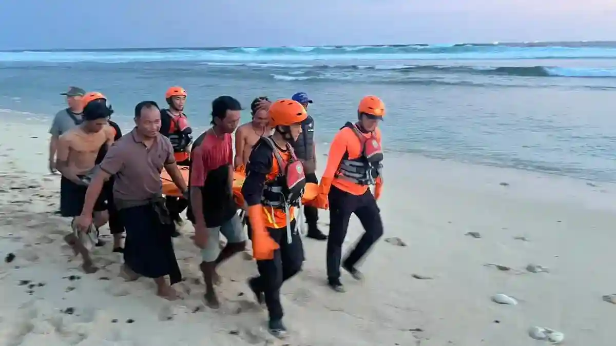 Evakuasi Jenazah Perempuan Tanpa Identitas di Pantai Nyang-Nyang