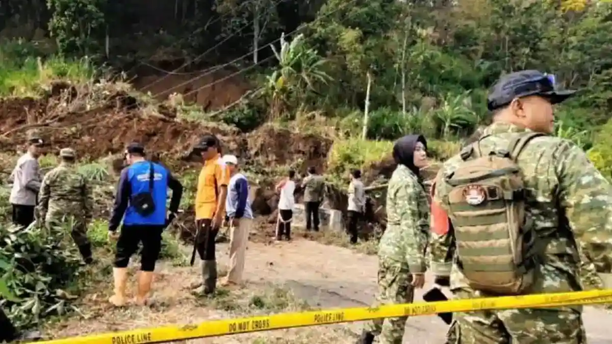 Longsor Tutup Penghubung Tapak–Sukowidi, Evakuasi Perlu Alat Berat