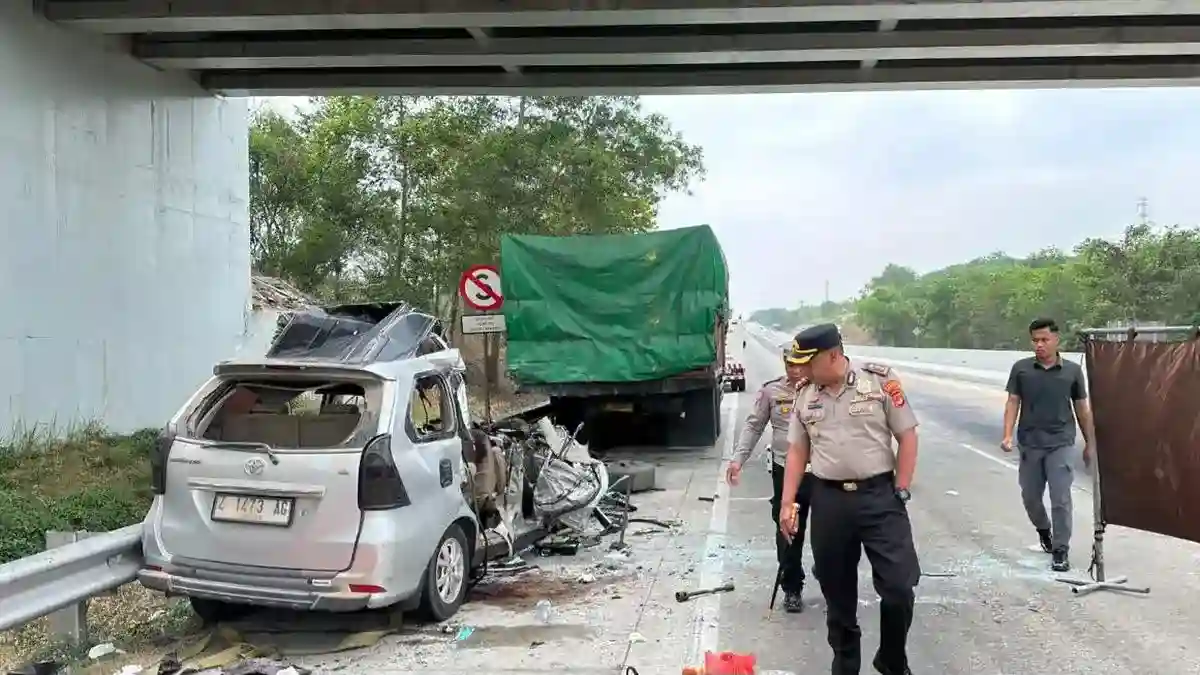 Enam Tewas dalam Tabrakan Avanza dan Truk di Tol Terpeka