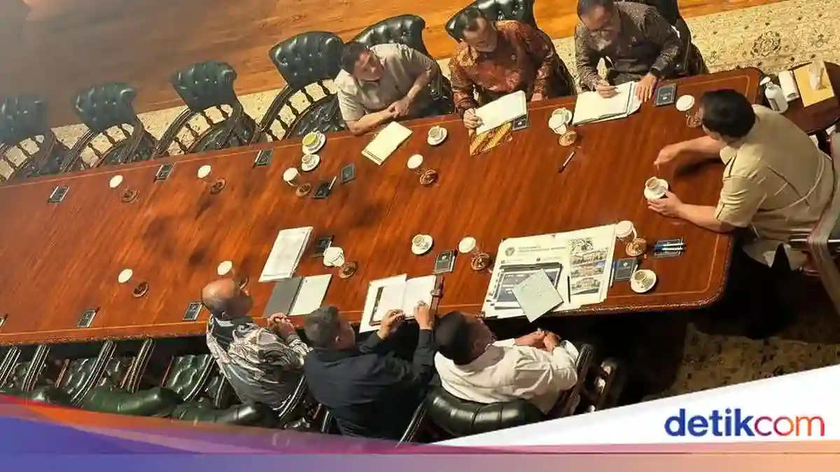 Pertemuan di Hambalang Bahas Pelatihan Calon Pemimpin dan Kampus URI