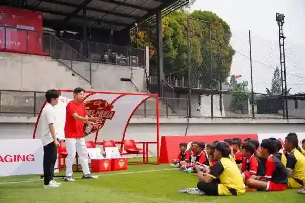 Shin Tae-yong Bina 40 Talenta Muda Sepak Bola di Bogor