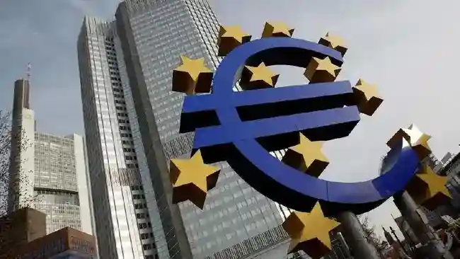 Yen dan Franc Swiss Jadi Pilihan saat Dolar Kehilangan Daya Tarik