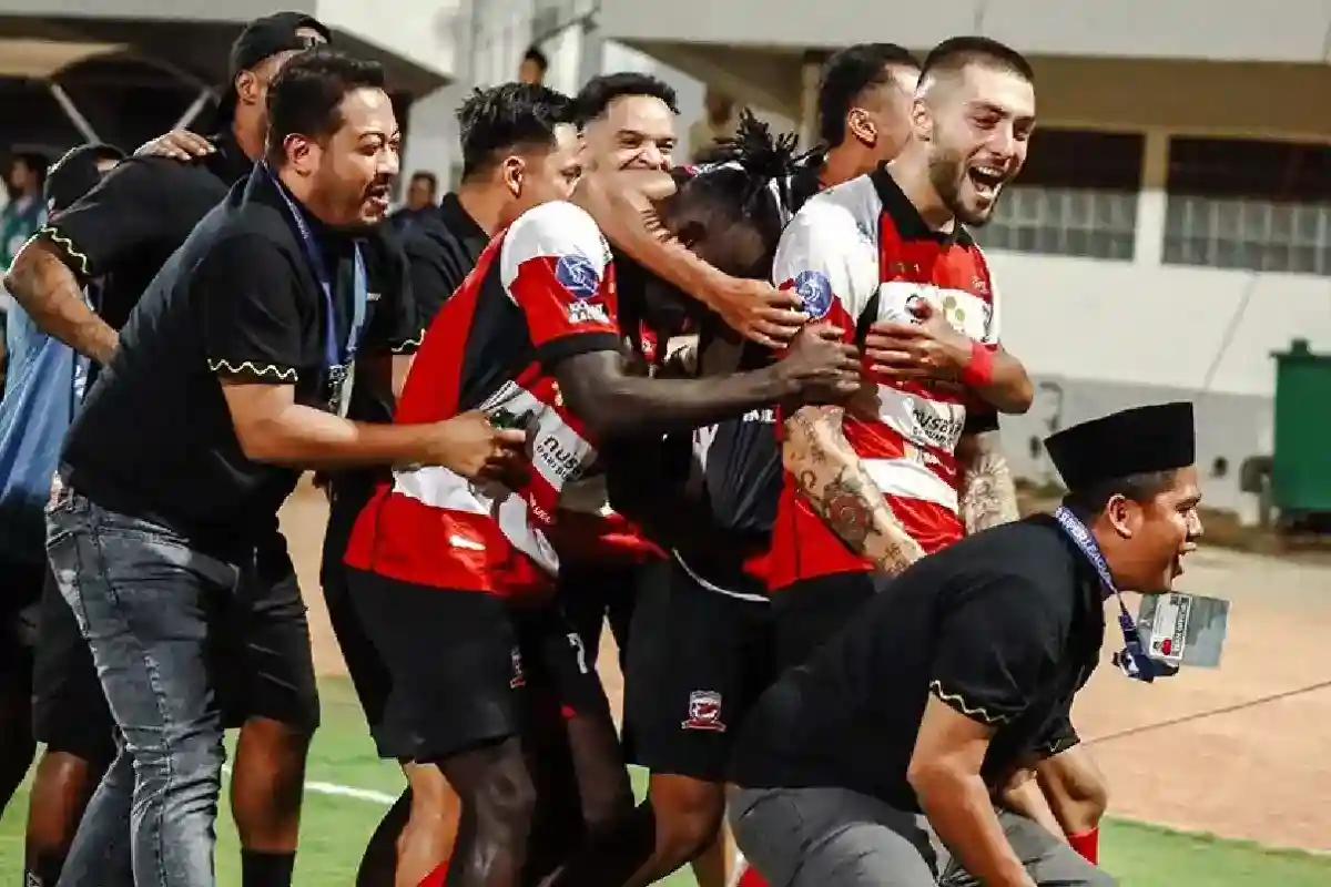 Madura United Bidik Poin di Kandang Persebaya dalam Derby Suramadu