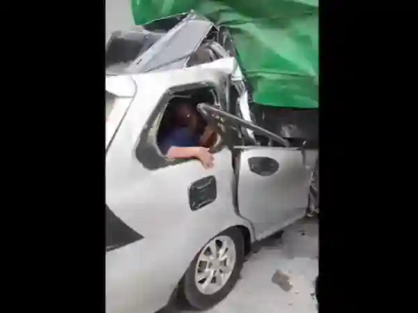 Tabrakan Minibus dan Truk di Tol Terpeka Tewaskan Enam Orang