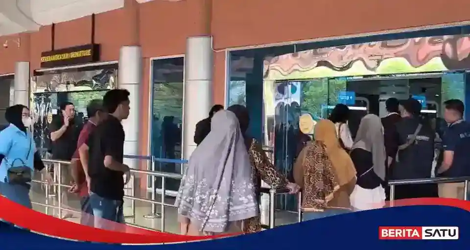 Operasi Penerbangan di Bandara SMB II Pulih Setelah Hujan Redakan Kabut Asap