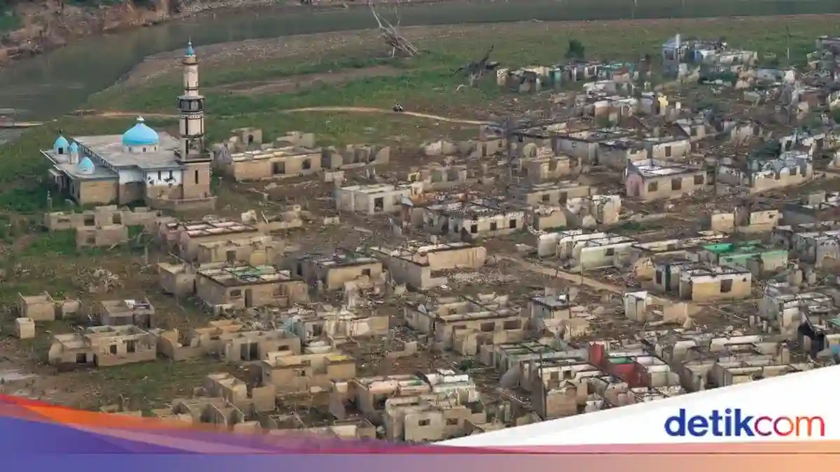 Saat Air Waduk Surut, Masjid Al Mujahidin Tetap Tegak di Kampung Somang