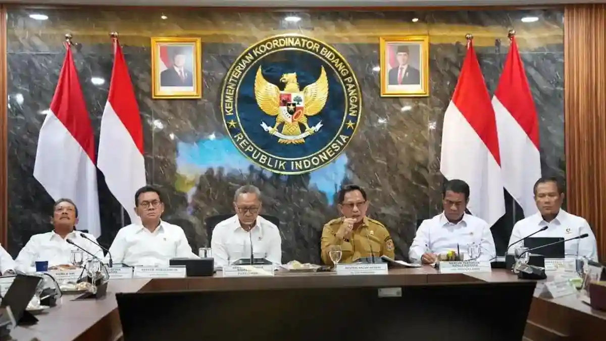 Jelang Natal dan Tahun Baru, Tito Dorong Bansos dan Operasi Pasar untuk Kendalikan Harga