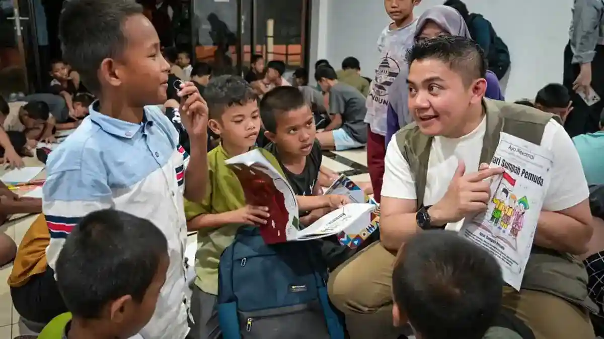 Kunjungan Malam Teddy Indra Wijaya ke Sekolah Rakyat Cikarang