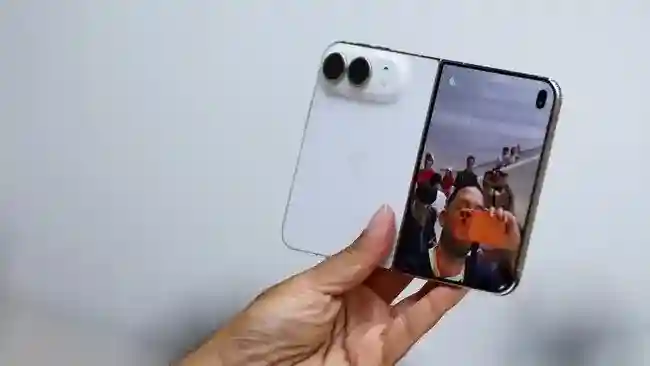 Apple Akui Sebagian Kecil iPhone Duo Alami Retak di Area Engsel