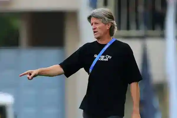 Pieter Huistra Siapkan PSS Sleman Hadapi Tantangan Borneo FC