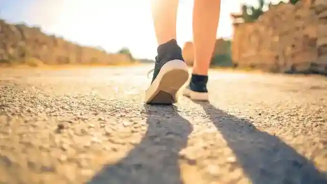Jalan Kaki dan Tekanan Darah: Durasi, Intensitas, serta Langkah Aman untuk Memulai