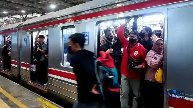 Warga Indonesia Menekan Pengeluaran: Dari Kendaraan hingga Kebiasaan Ngopi