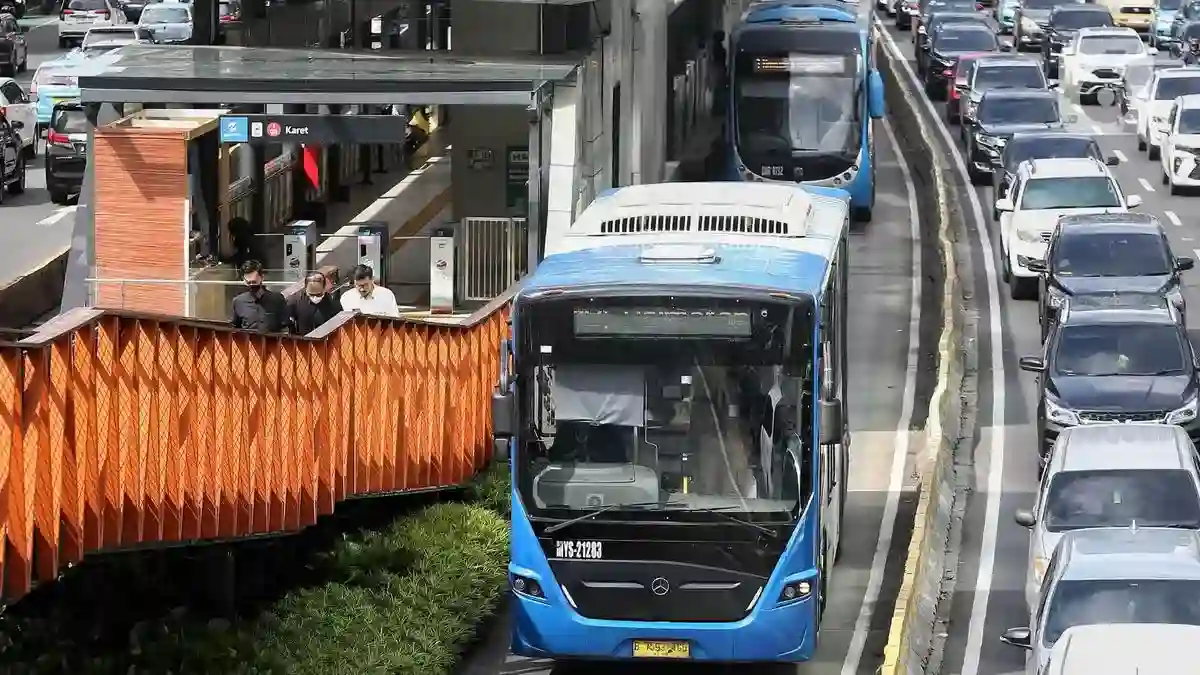 Demo di Jakarta Pusat Ubah Operasional Sejumlah Rute Transjakarta