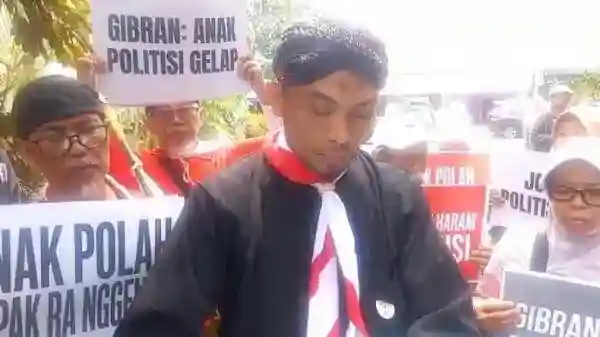 Aksi Pejuang Merah Putih di Solo Sampaikan Tuntutan kepada Jokowi