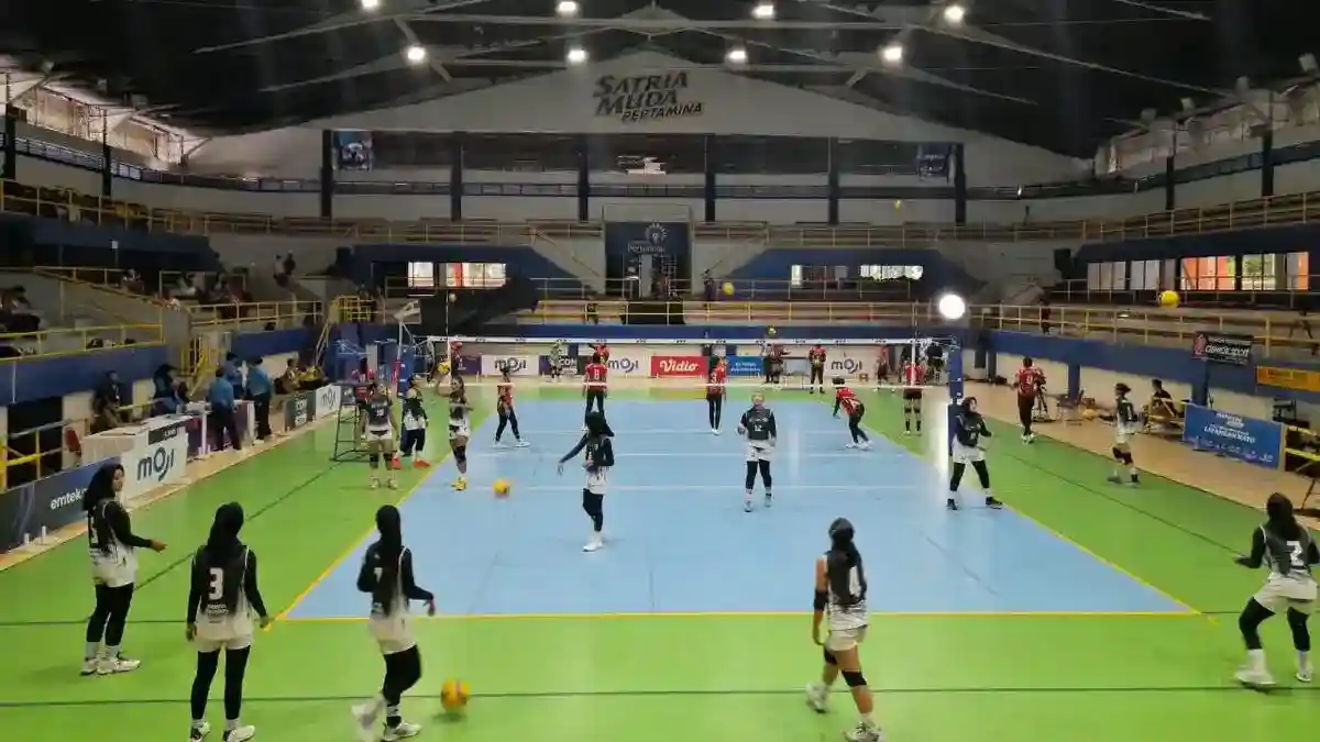Dua Kemenangan Bawa Tim Putri STIES Mitra Karya ke Semifinal LVM Jakarta