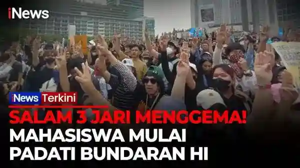 Aksi Mahasiswa di Bundaran HI: Salam Tiga Jari dan Spanduk Tuntutan