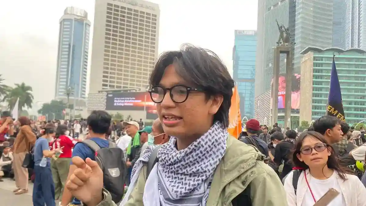Mengapa Mahasiswa Berdemo Tanpa Almamater di Jakarta?