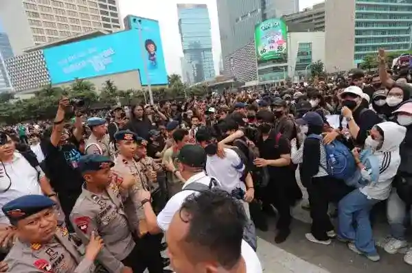Polda Metro Jaya Evaluasi Penghalangan Jurnalis Saat Liputan Demo di Bundaran HI