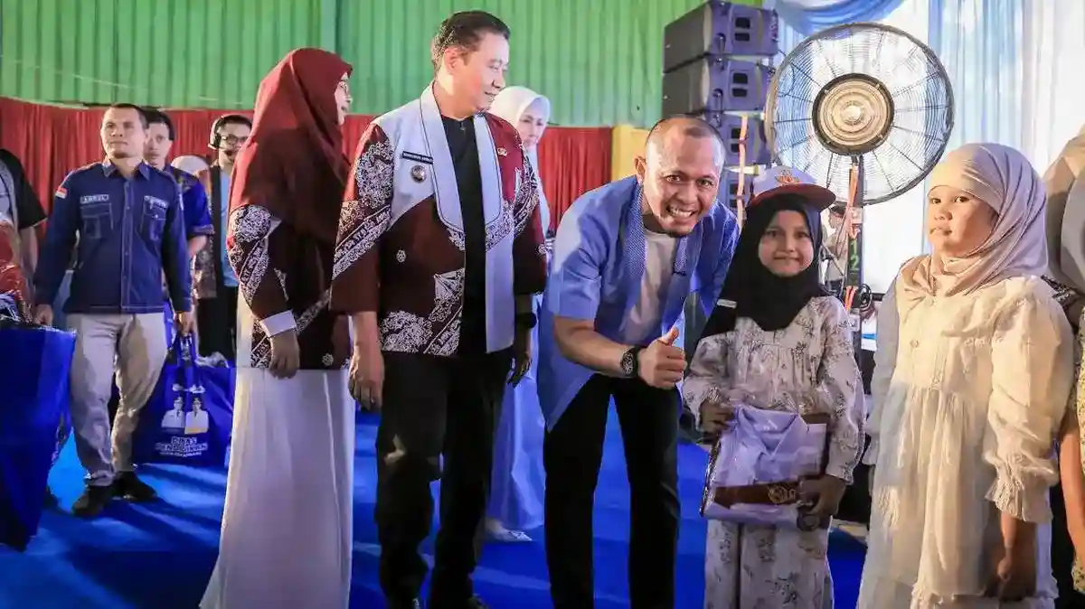 Pekanbaru Salurkan Seragam Gratis untuk 19.900 Siswa Negeri