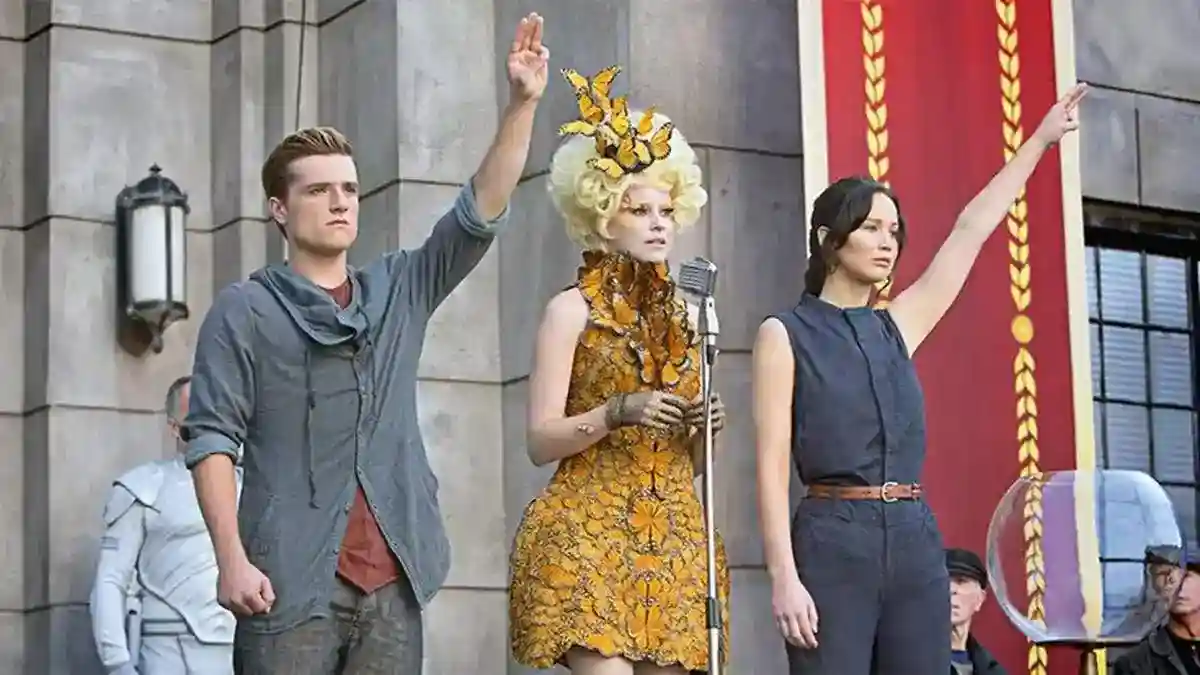 Dari Kisah Katniss ke Aksi Massa: Perjalanan Makna Salam Tiga Jari