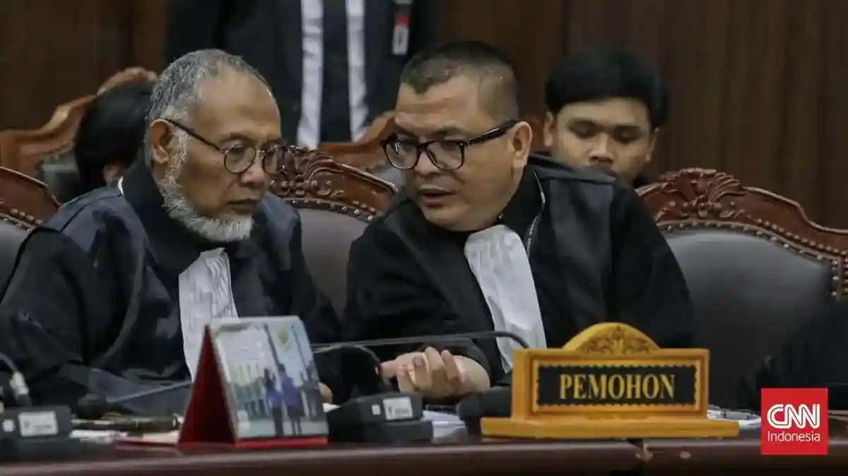 Denny Indrayana Jelaskan Pencabutan Gugatan Suket Pendidikan Gibran dan Aksi Walk Out