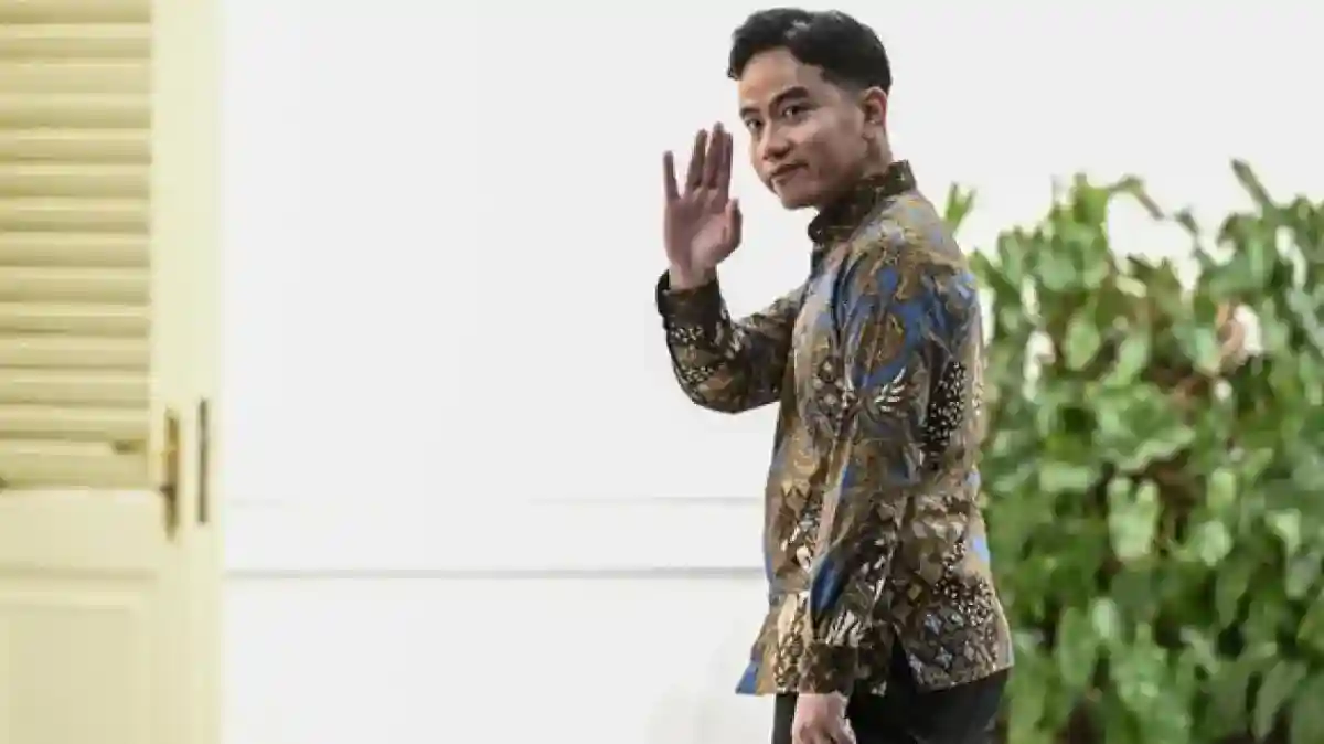 Gibran Perlihatkan Dokumen Riwayat Pendidikan dalam Sidang di PTUN Jakarta