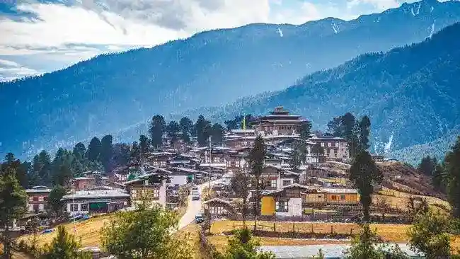 Banjir dari Danau Glasial Terjang Kawasan Wisata Gasa Tshachu di Bhutan
