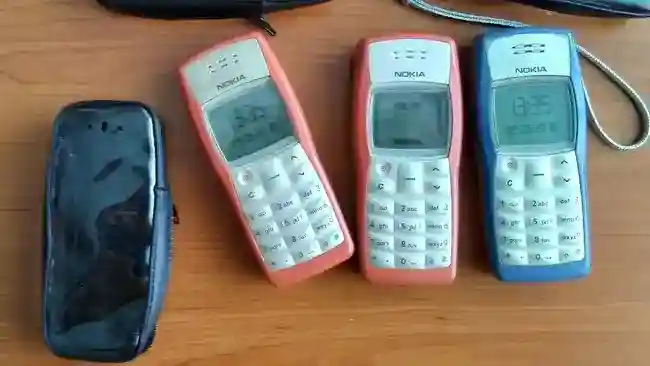 Saat Gen Z Jenuh Menatap Layar, Ponsel Sederhana Kembali Dilirik