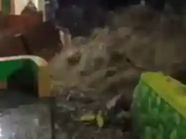 Banjir Sungai Cikalintu Rendam Puluhan Rumah di Coblong